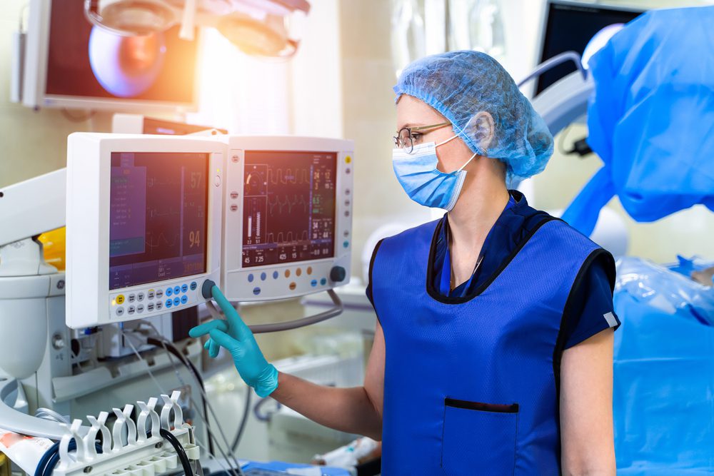 4 Ways to Save Money On Operating Room Equipment